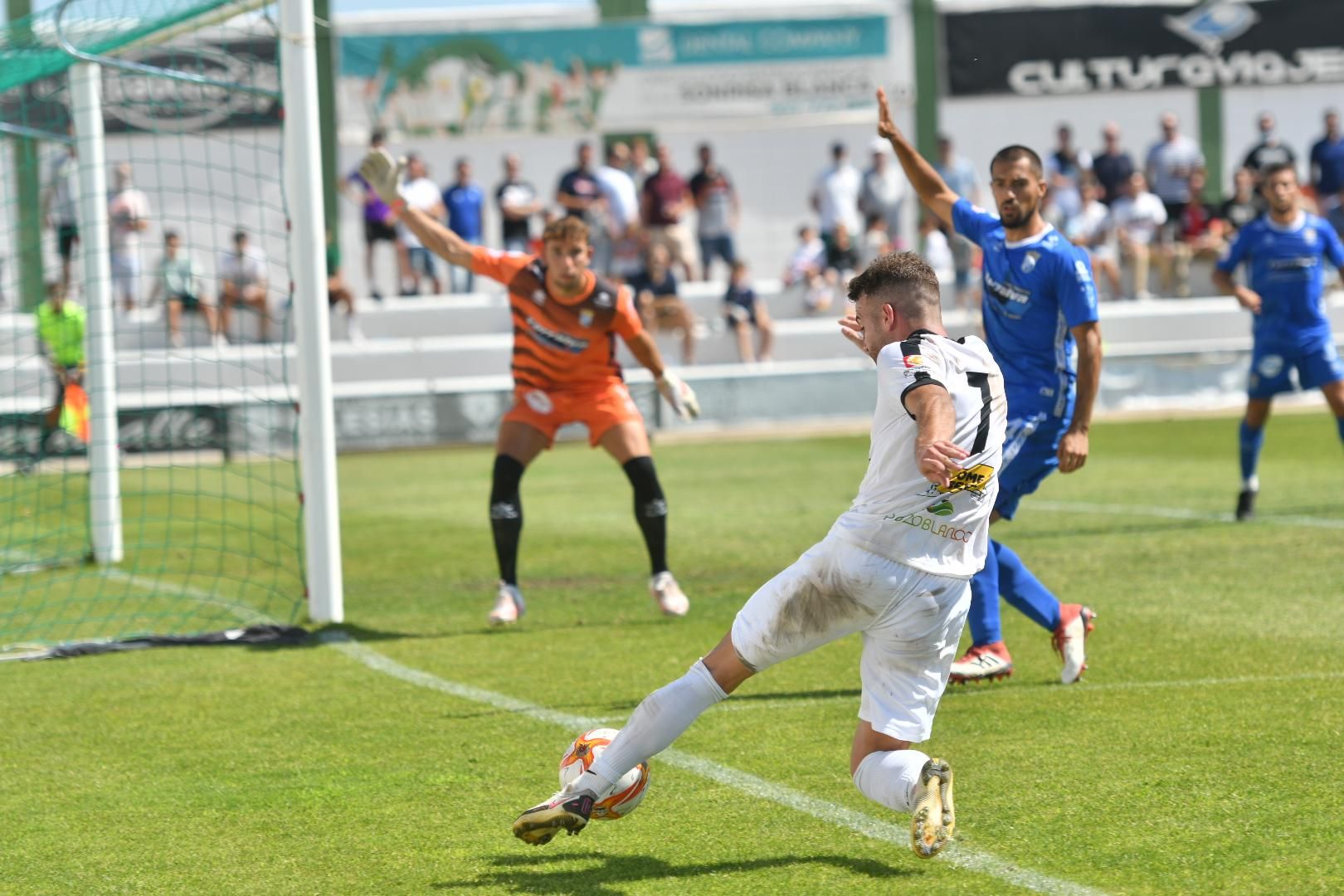 El Pozoblanco salva un punto en casa ante el Xerez