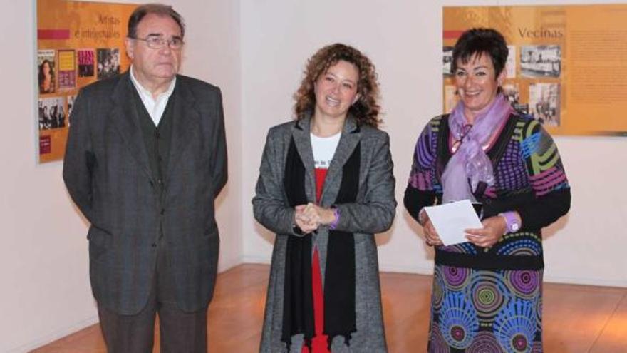 Josep Bevià Pastor, Josefina Bueno y Nieves Montesinos durante la presentación de la exposición del MUA.