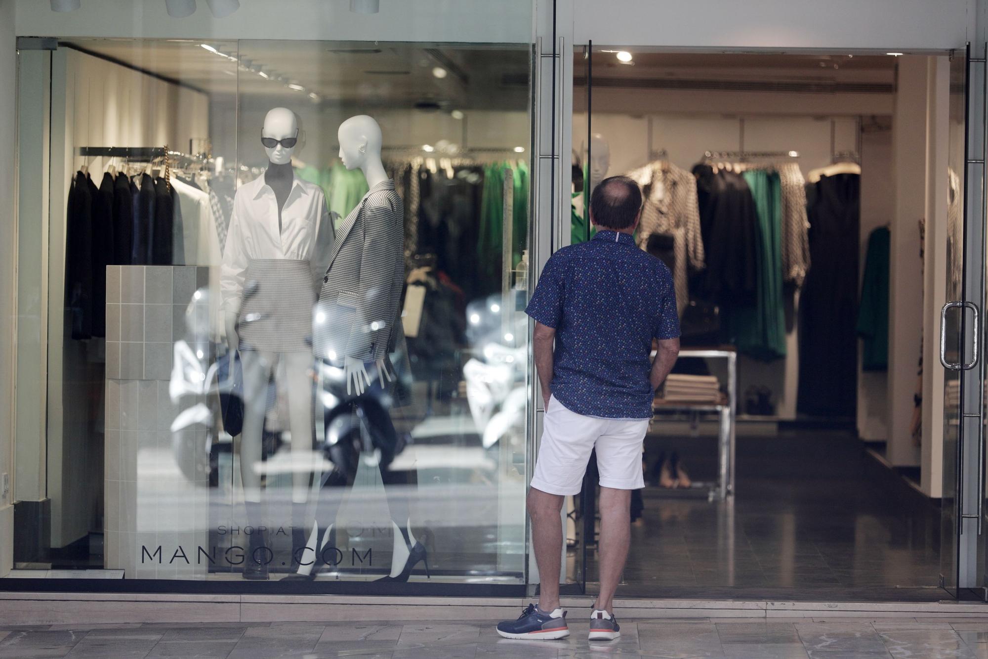 Ahorro energético: Comercios con las puertas cerradas, clientes perdidos