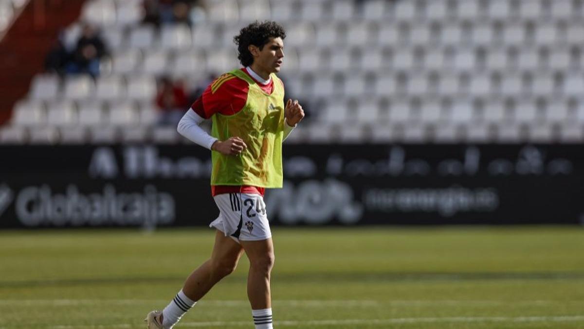 Jesús Vallejo, durante el calentamiento en el Carlos Belmonte.