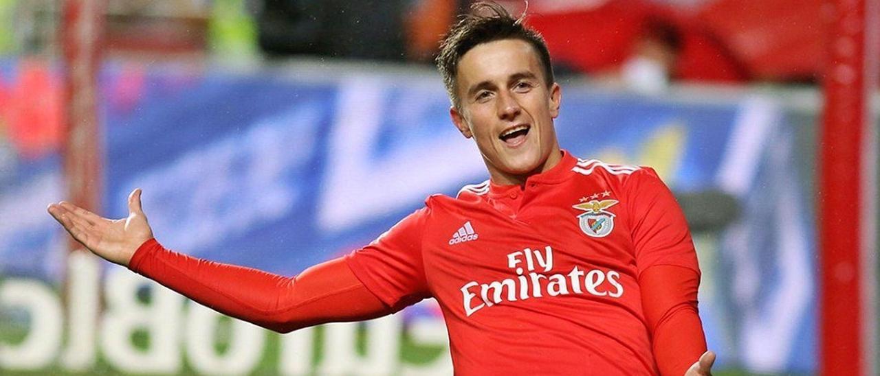 Franco Cervi celebraun gol en un partidode la pasada temporadacon el Benfica.  // FDV