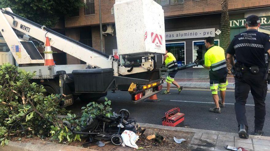 Grave accidente de tráfico en Peris y Valero con cuatro heridos.