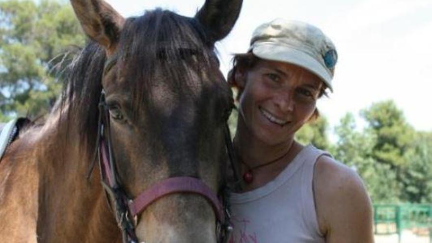 La dona que xiuxiueja als cavalls al cor de l&#039;Empordà