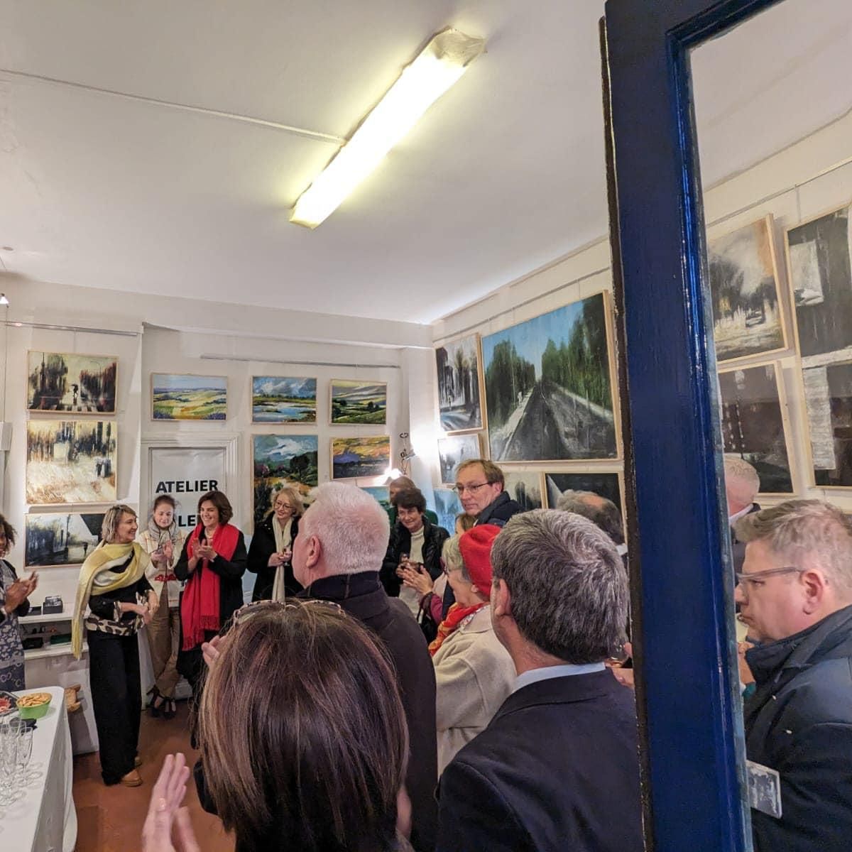 Inauguración de la exposición artística en París