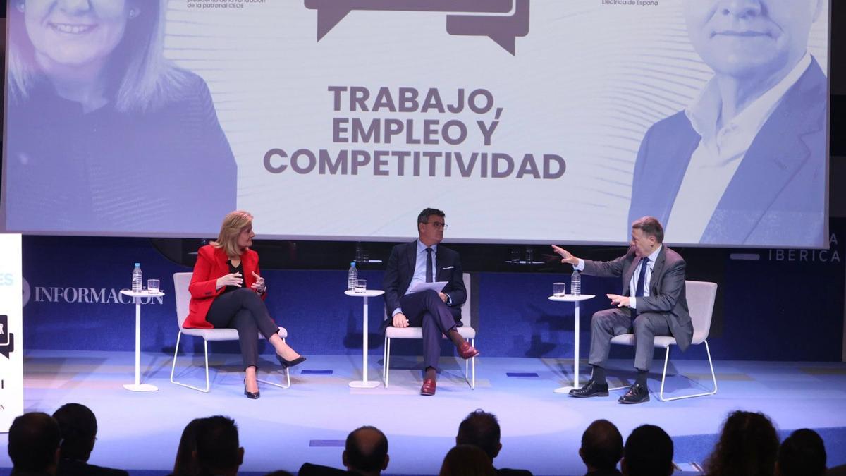 Fátima Báñez, Toni Cabot y Jordi Sevilla, durante el Foro 4 Estaciones.