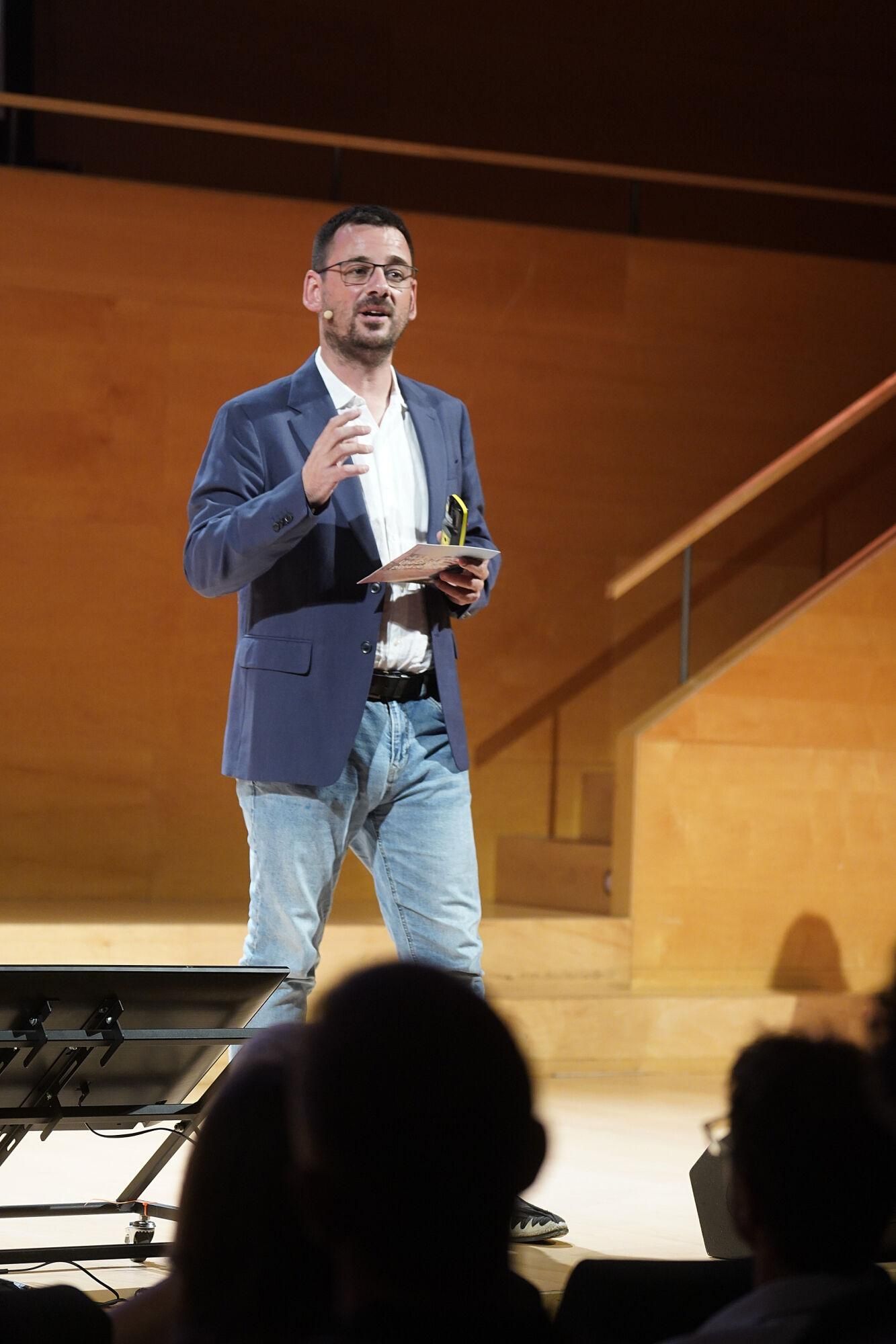 Girona Auditori alcalde de Girona, Lluc Salellas,conferència balanç meitat de mandat propostes pels pròxims dos anys