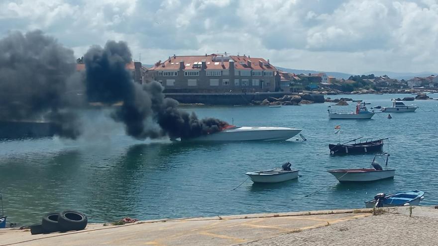 embarcacion incendio a illa