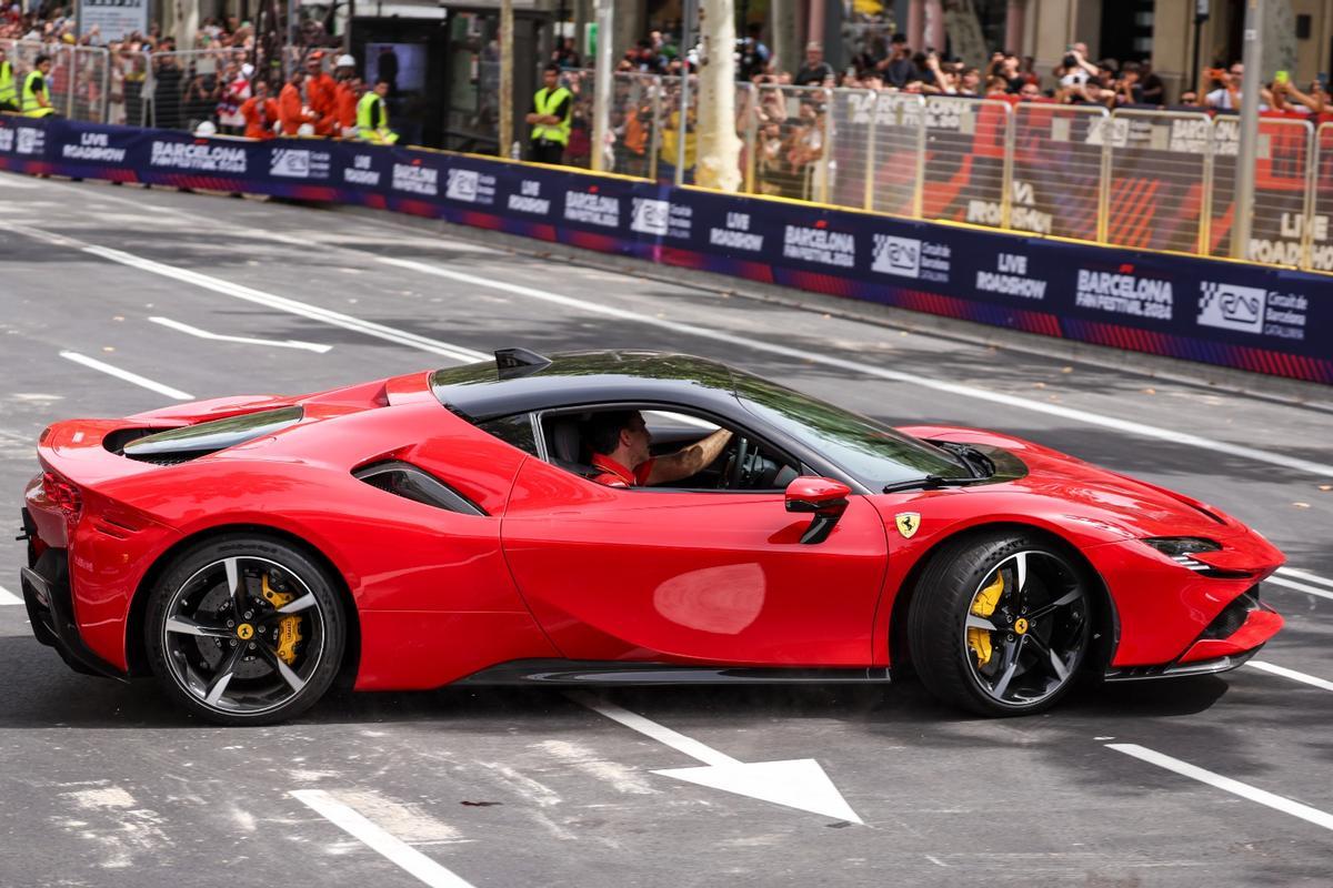 Exhibición F1 Barcelona: El Road Show en el Paseo de Gràcia, en imágenes Exhibición F1 Barcelona: El Road Show en el Paseo de Gràcia, en imágenes