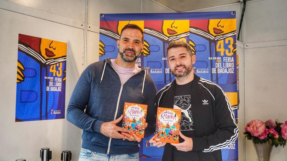 Pedro Mañas (izquierda), que estará en la feria del libro de Plasencia.