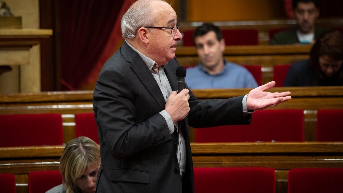 El 'conseller' de Educació, Josep Bargalló, en el Parlament.