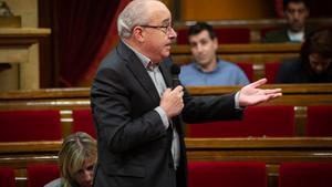 12/02/2020 El conseller de EducaciÃ³n de la Generalitat, Josep BargallÃ³, interviene desde su escaÃ±o, durante una sesiÃ³n plenaria en el Parlament de CataluÃ±a, en Barcelona (Catalunya, EspaÃ±a), a 12 de febrero de 2020.