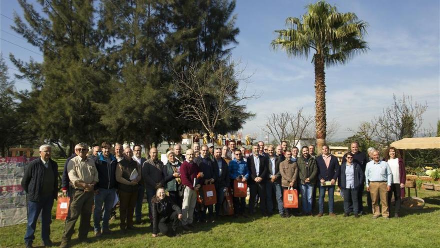 La Diputación entrega más de 8.000 semillas a agricultores y ayuntamientos