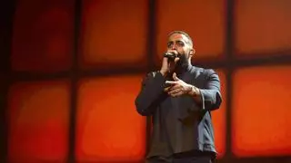 Eladio Carrión convierte el pabellón Príncipe Felipe en una fiesta de la música urbana