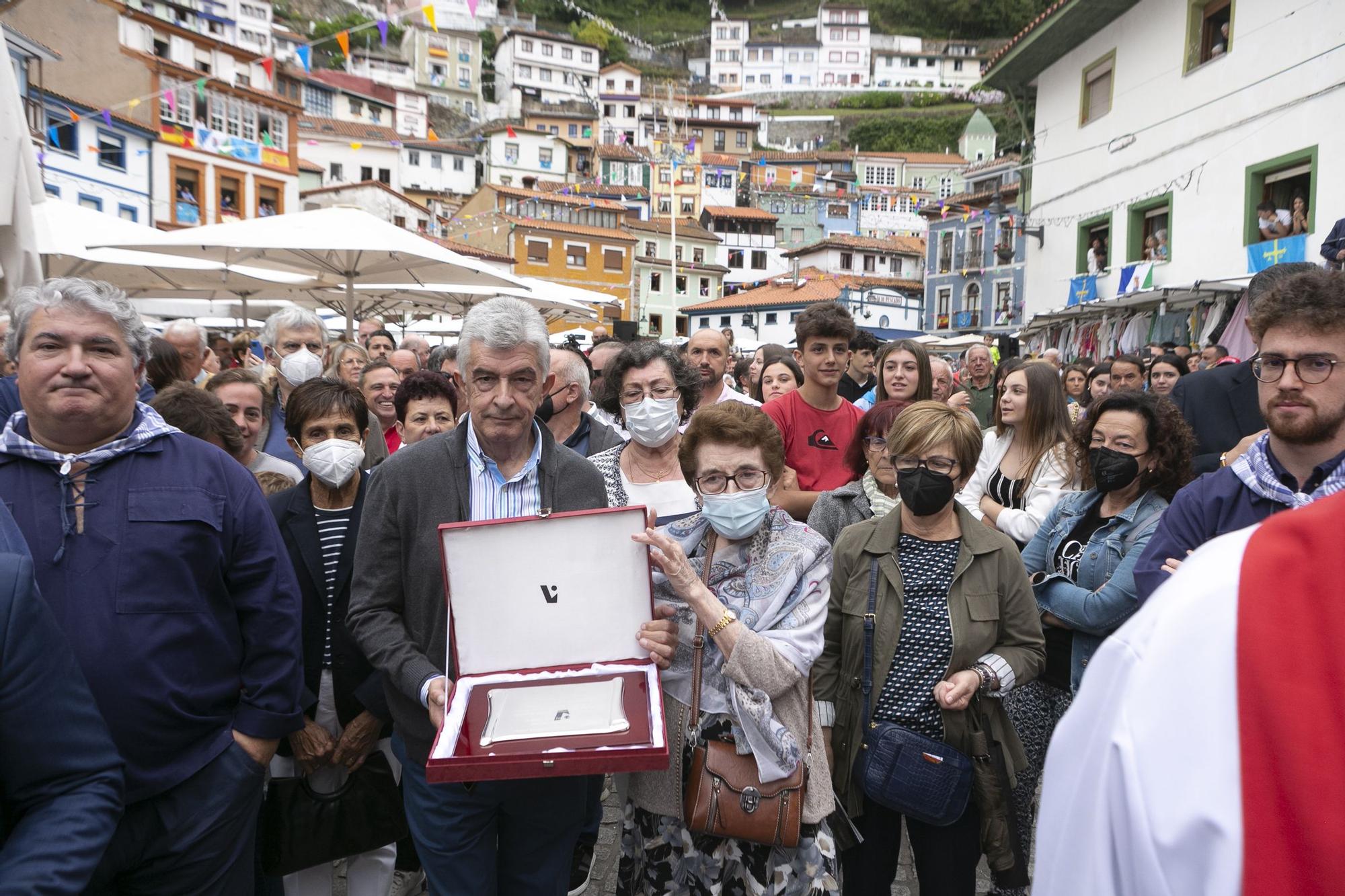 Cudillero se llena por el pregón de l'Amuravela, que invitó a "cantar ya bellar hasta quedanus sin fualgu"