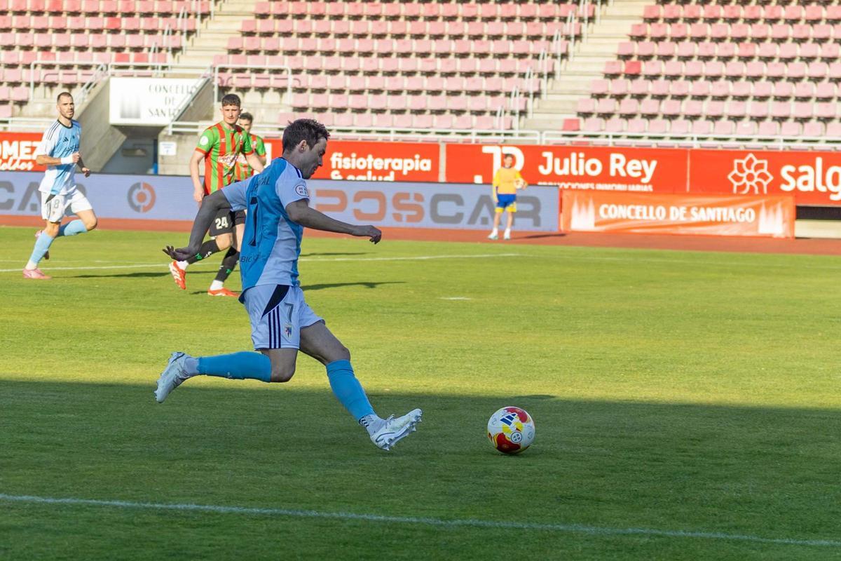 El Compostela cede un empate ante el Racing Villalbés en San Lázaro