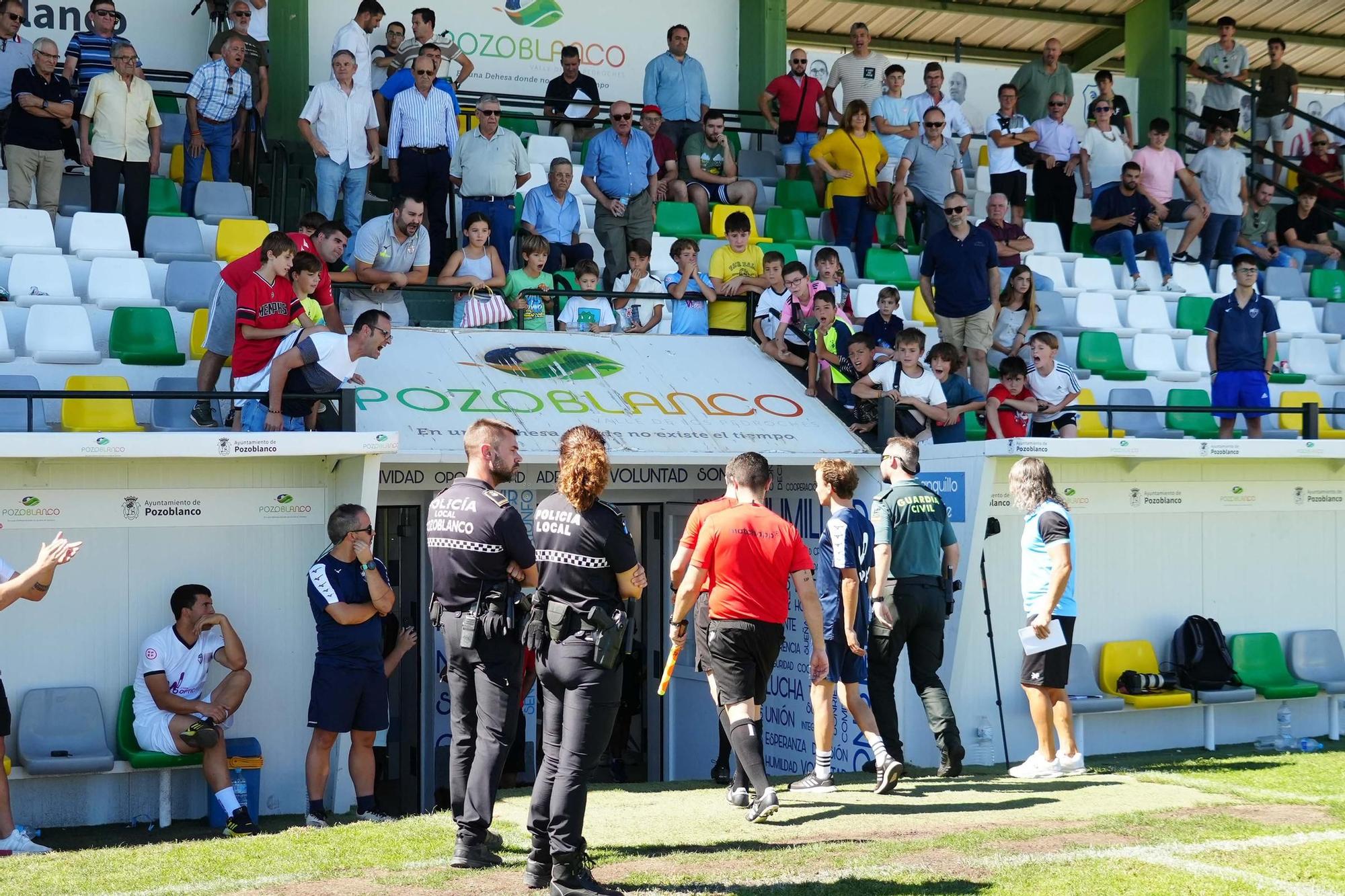 Pozoblanco-Ciudad de Lucena, las imágenes del partido en el Eleuterio Olmo