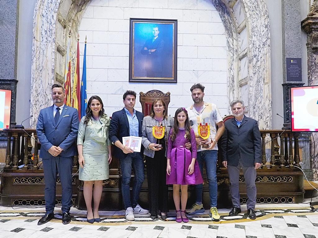 Honores a los artistas en la Gala de los 1 con Algarra en el recuerdo