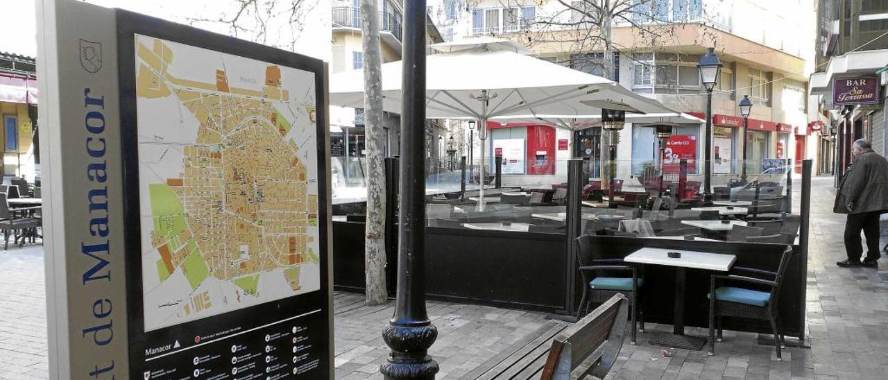 La plaza de sa Bassa en el centro de Manacor es un buen ejemplo de la proliferación de terrazas en suelo público.