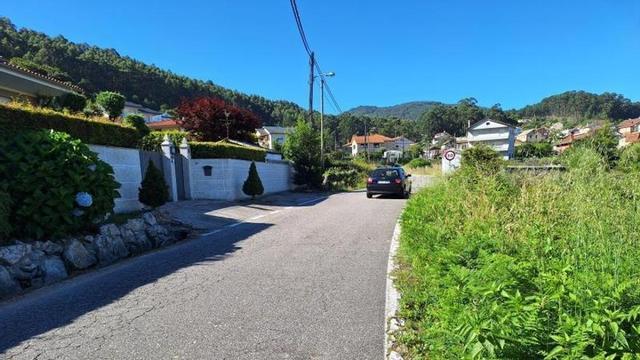 La carretera provincial EP-2203 de Baredo a Baiona, que será ampliada.