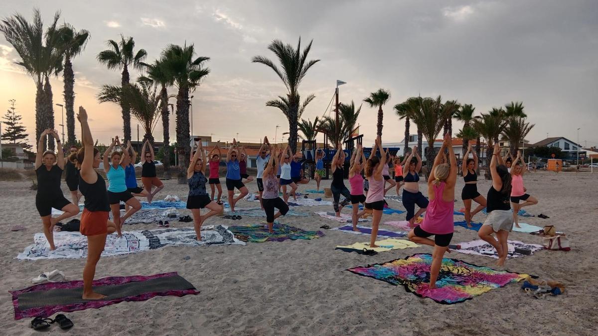 Deporte en la playa de Benafelí durante el verano