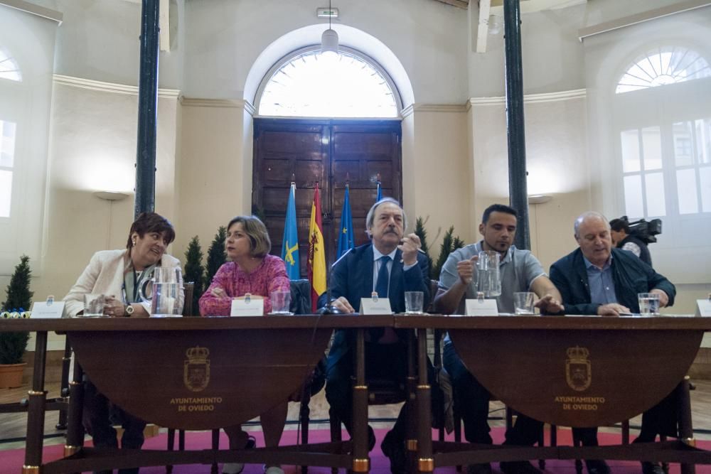 Homenaje a 47 funcionarios del Ayuntamiento de Oviedo