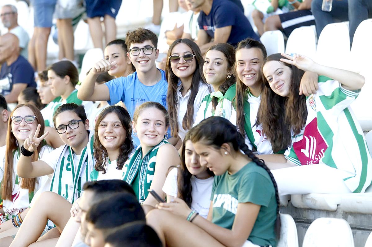 Las imágenes de la afición del Córdoba CF - Fuenlabrada