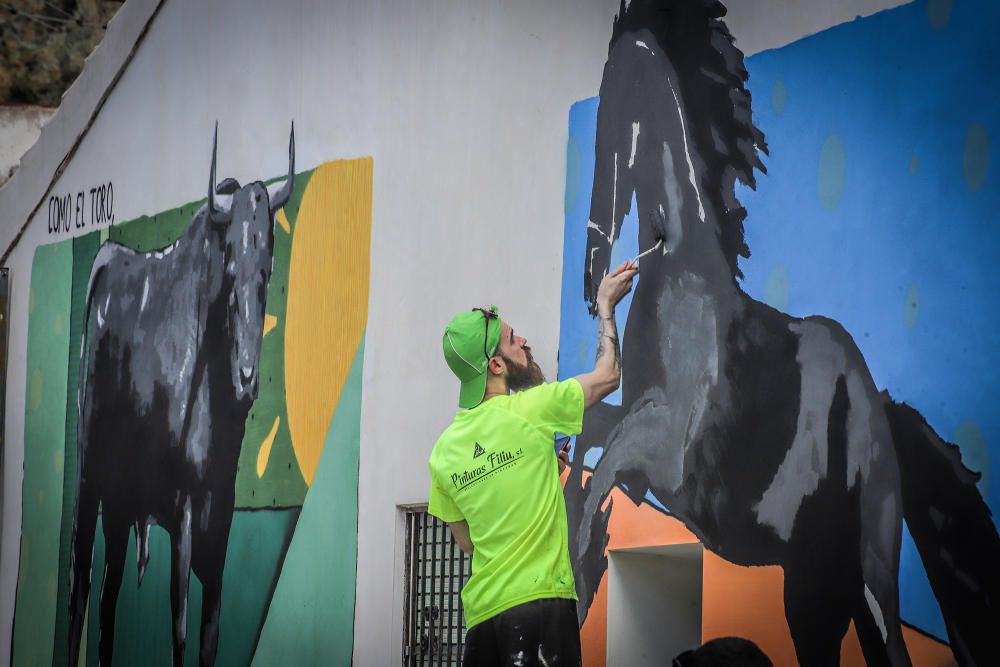 Más de doscientos murales en homenaje a Miguel Hernández engalanan el barrio de San Isidro de Orihuela