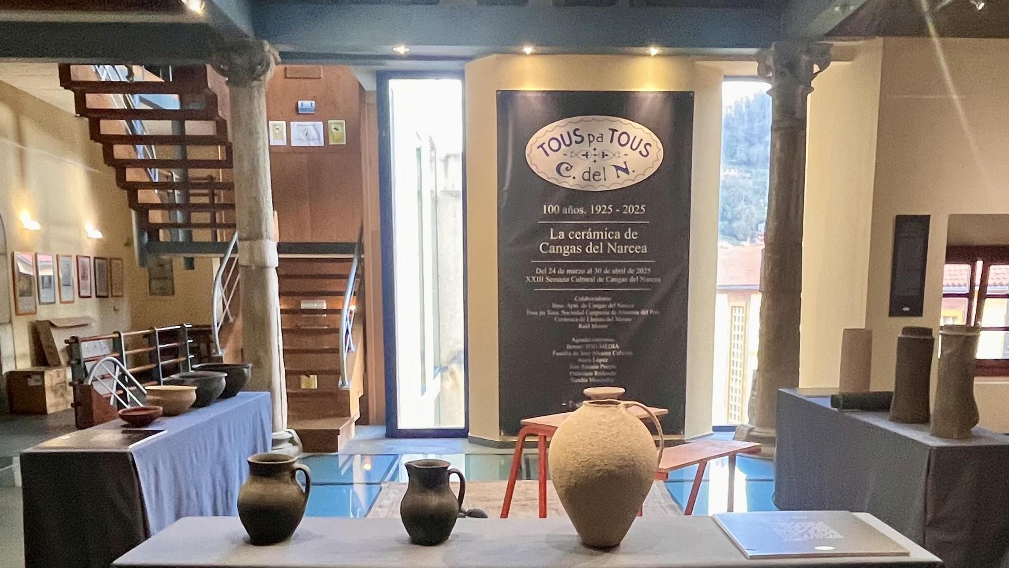 En imágenes: Así es la exposición de cerámica de Cangas que ha organizado el "Tous pa Tous"