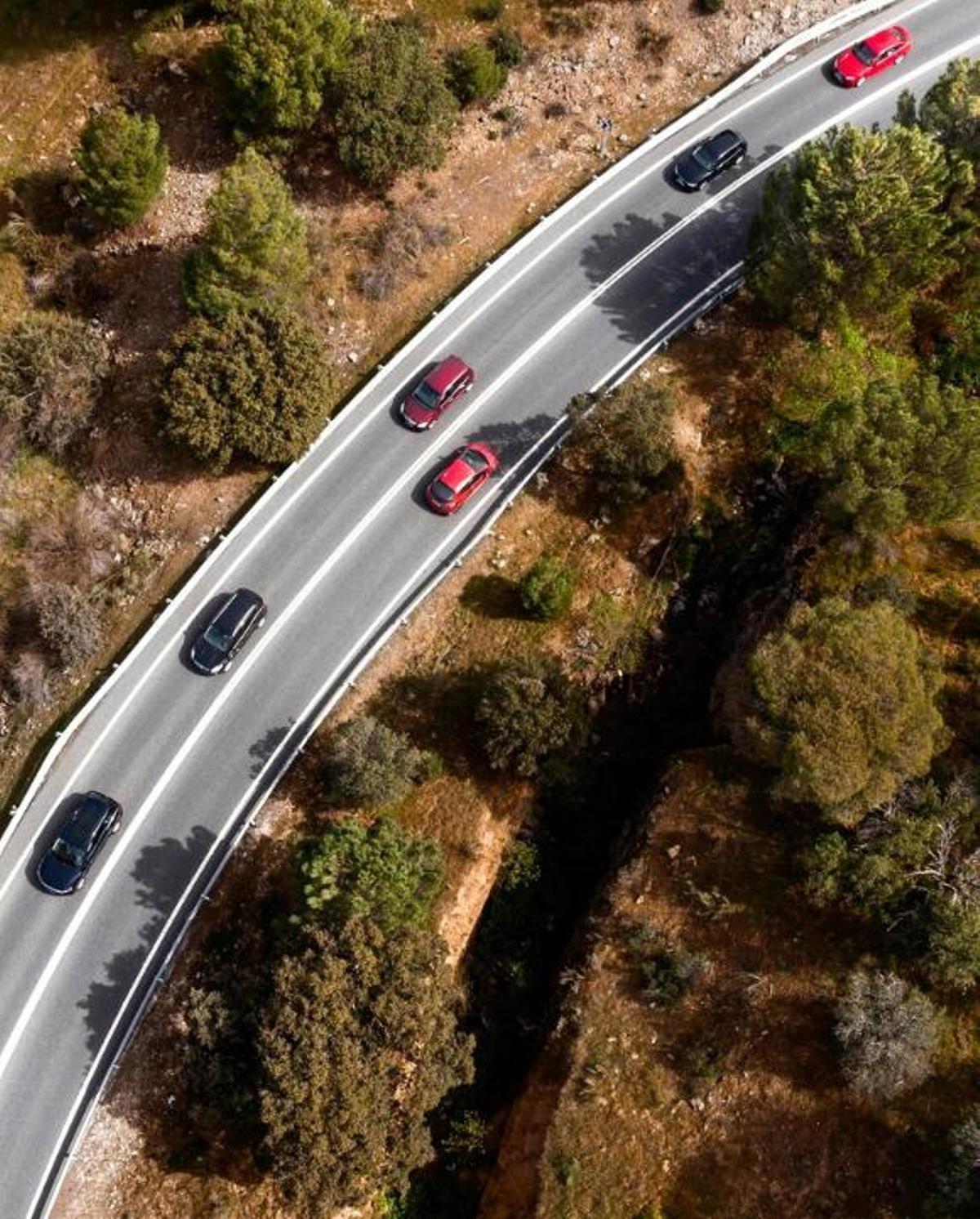 El Reglament General de Circulació regula els avançaments en carreteres amb un sol carril en cada sentit
