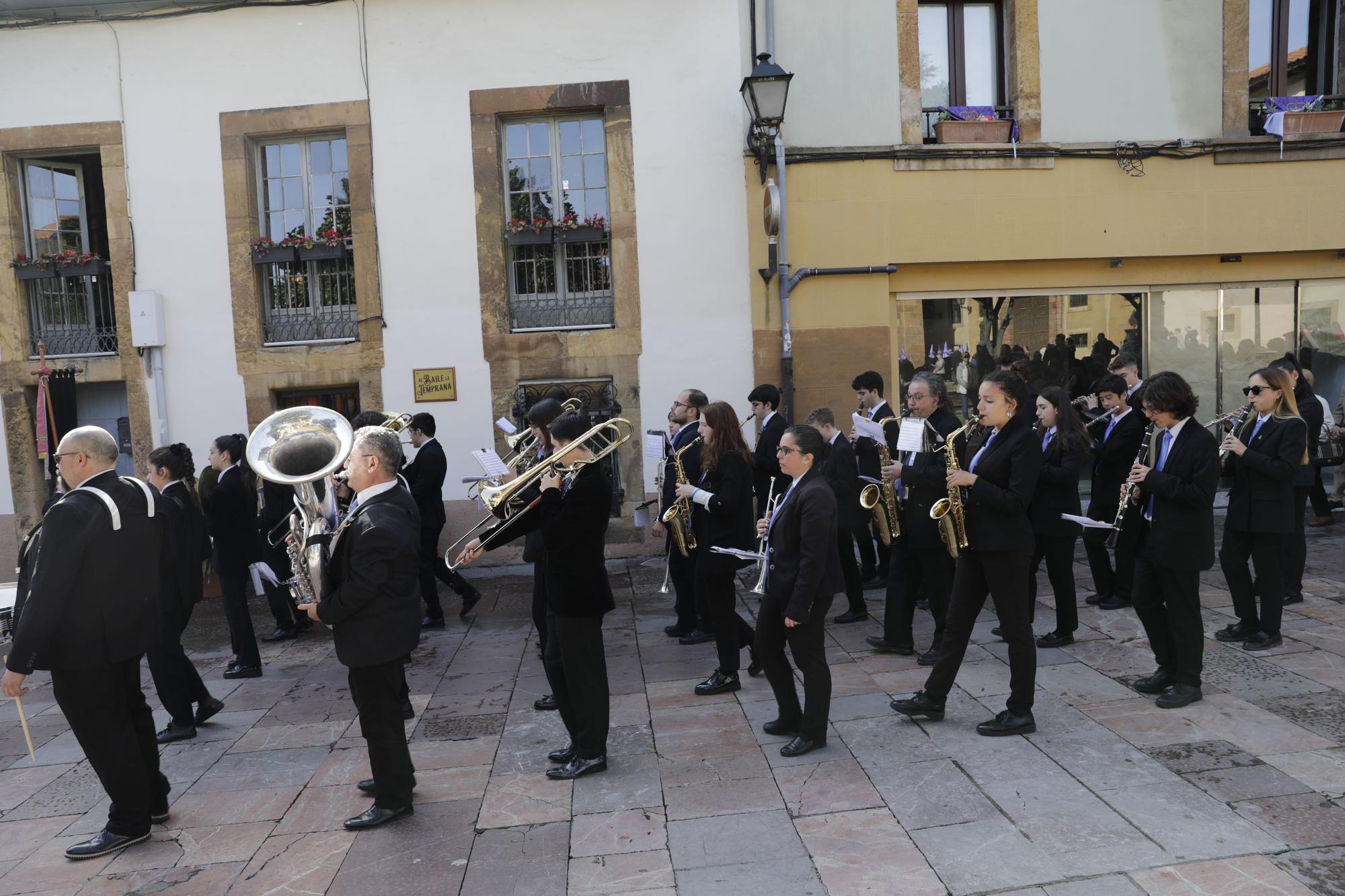 La Dolorosa atraviesa el Oviedo Antiguo: así fue la procesión de la Soledad