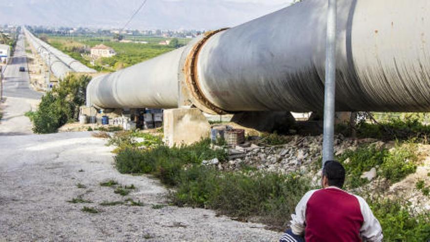 El Gobierno aparca el &quot;tasazo&quot; del Tajo y exime a los regantes de mantener las tuberías aunque no llegue agua