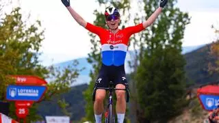 Vollering se queda sola al frente de la Vuelta femenina