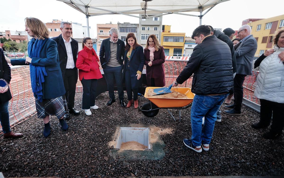 Colocación de la primera piedra del nuevo complejo residencial de Apanate