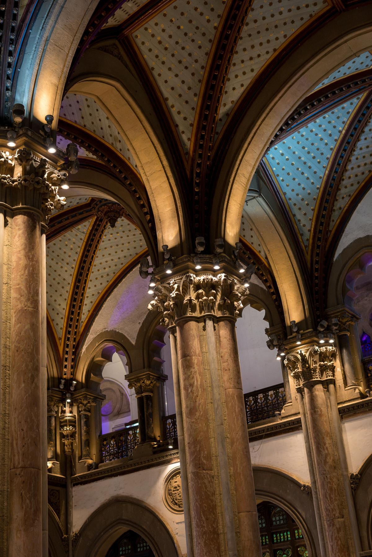 Interior de la terminal Chhatrapati Shivaji en Mumbai