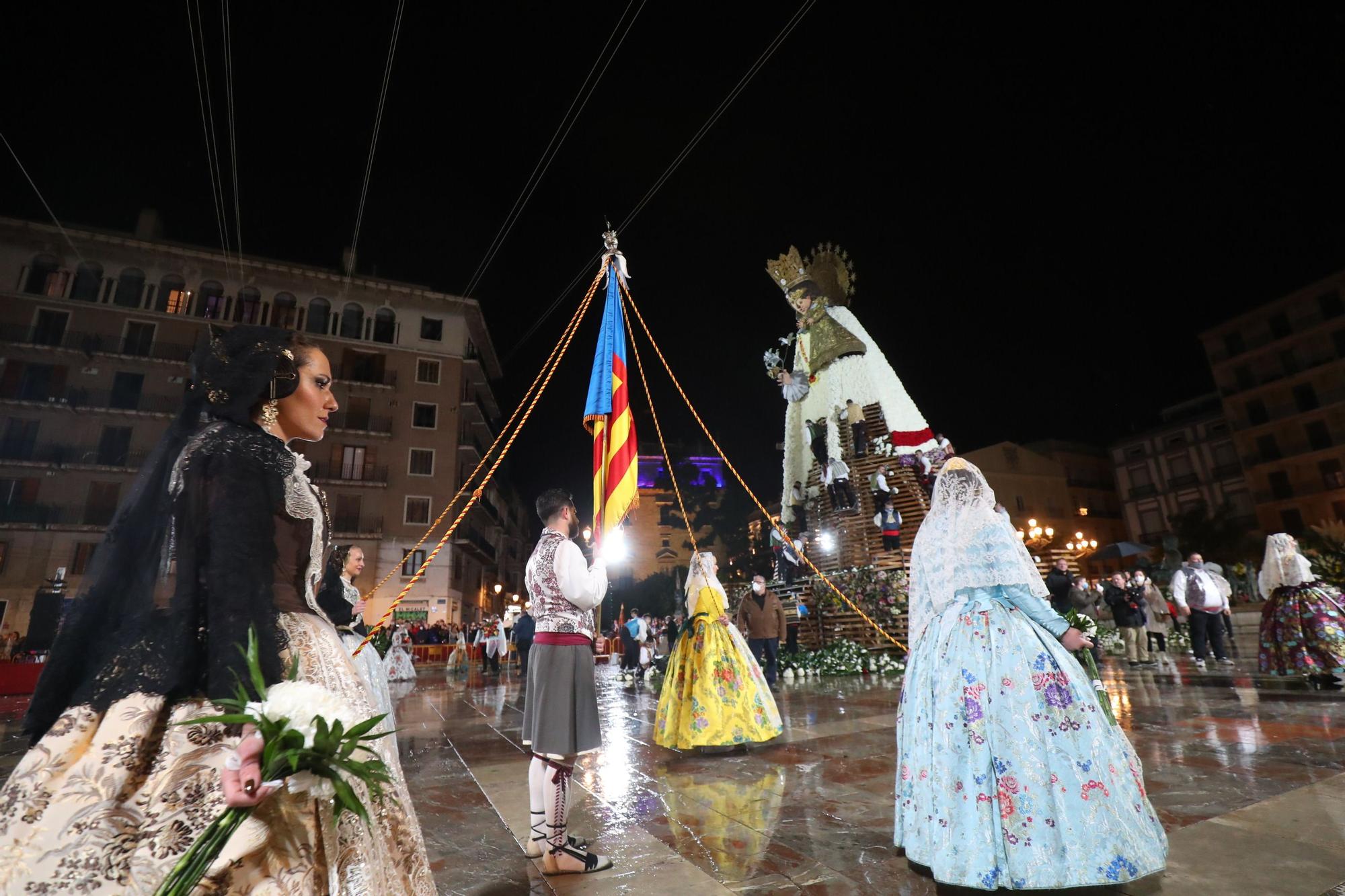 Búscate en el primer día de ofrenda por la calle de la Paz (entre las 21:00 a las 22:00 horas)