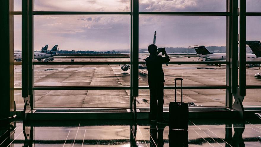 Cómo solicitar la indemnización por un vuelo retrasado: estas son las claves del proceso