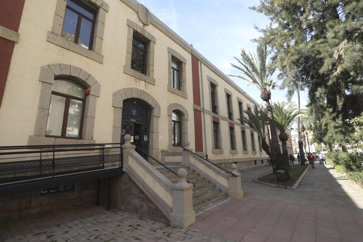 La Oficina Municipal de Vivienda se encuentra en las oficinas de la antigua Gerencia.