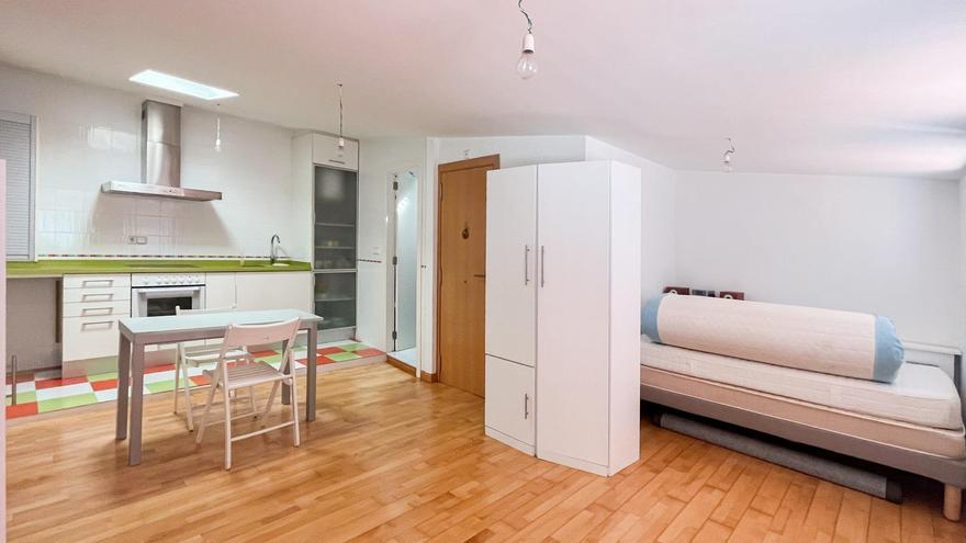A la venta por 120.000 euros un estudio junto a la plaza de María Pita