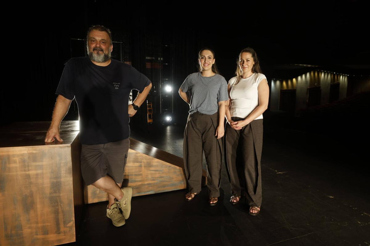 Los ensayos de "El caso Lucrecia" en el teatro de la Universidad Laboral, en imágenes