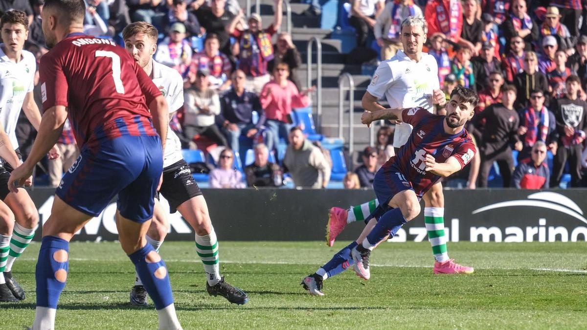 Cris Montes, durante un partido del Deportivo Eldense de esta temporada