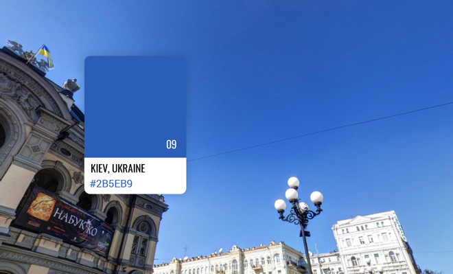 Kiev, Ucrania, cielo azul