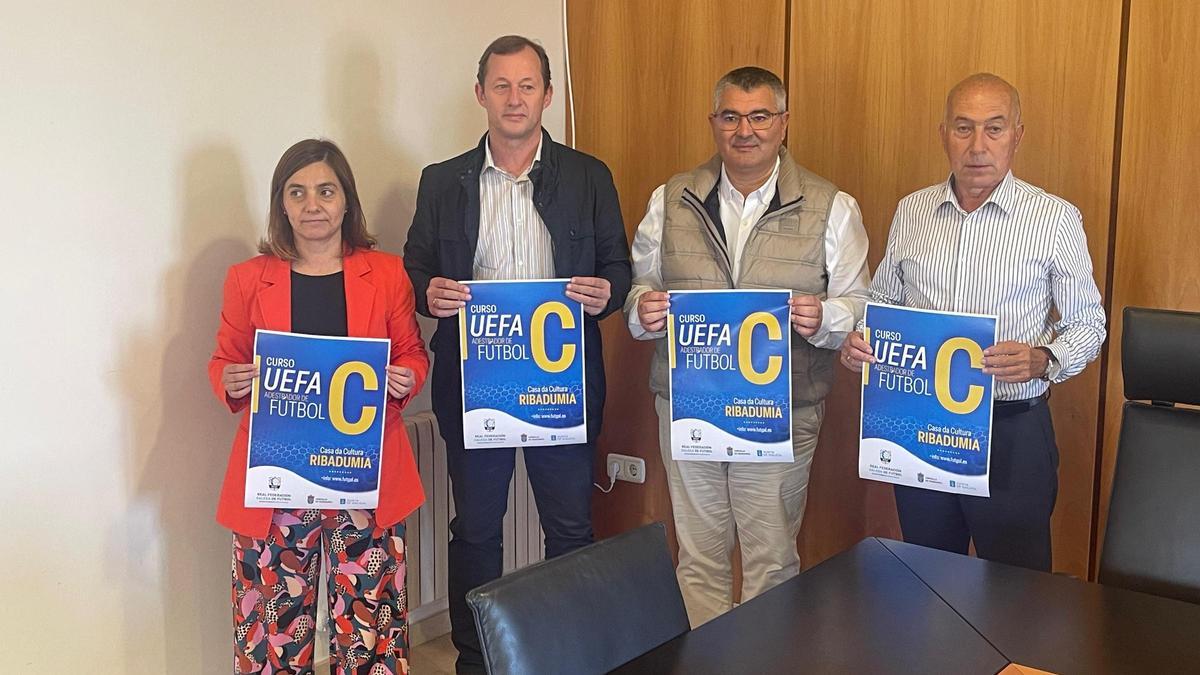 Un momento de la presentación de la formación en el Concello de Ribadumia.