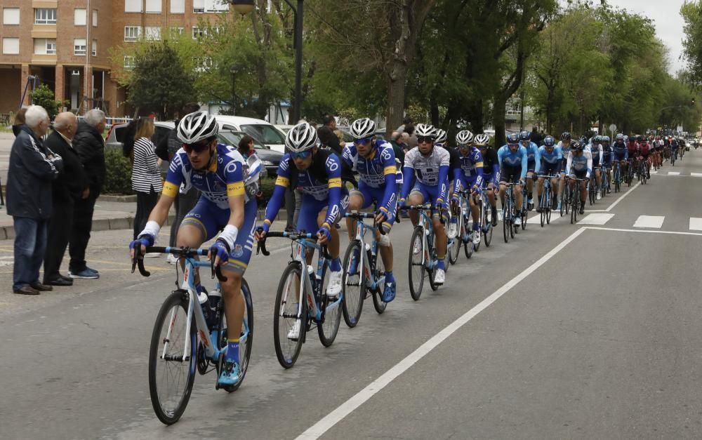 Segunda etapa de la Vuelta a Asturias entre Ribera de Arriba y el Alto del Acebo.