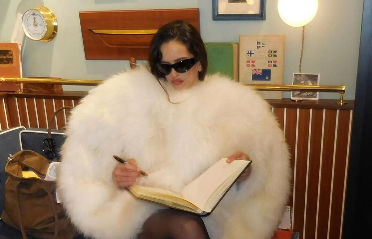 Rosalía repite con las gafas de sol perfectas para el otoño: favorecedoras, cómodas y muy económicas