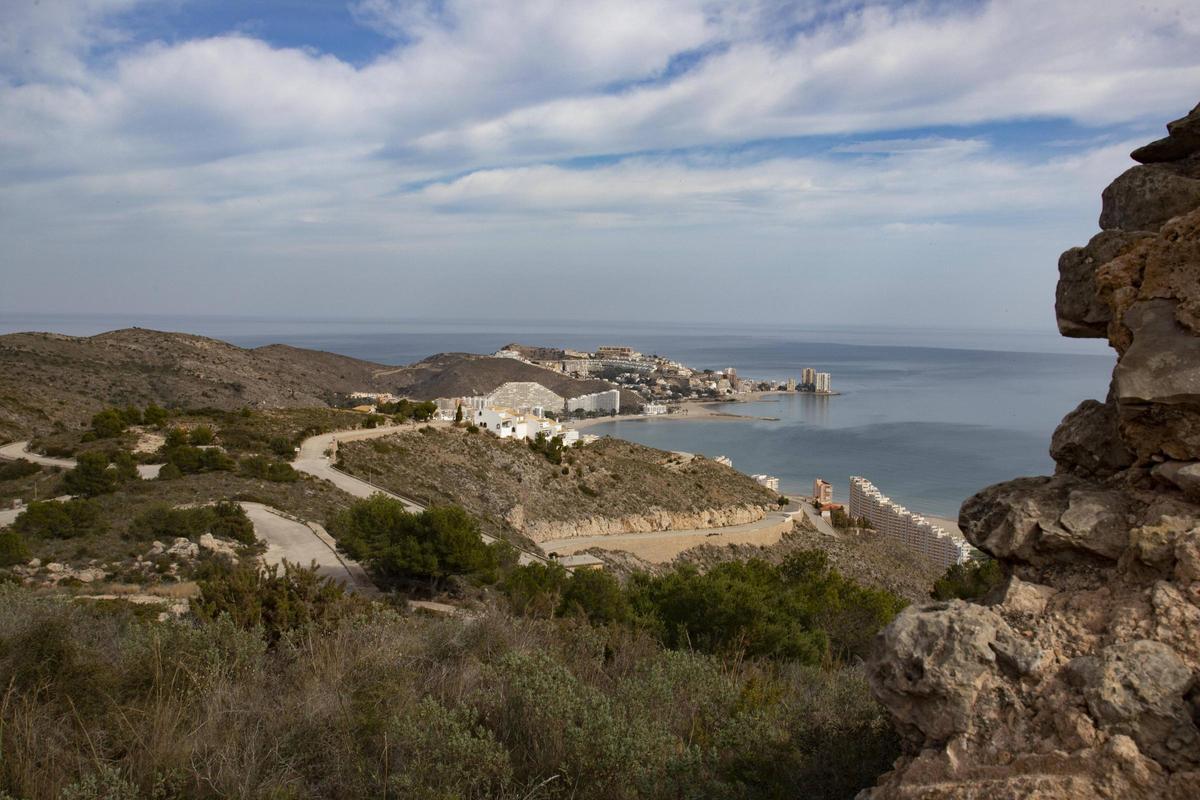 Vista de la bahía de Cullera desde la fortaleza carlista.