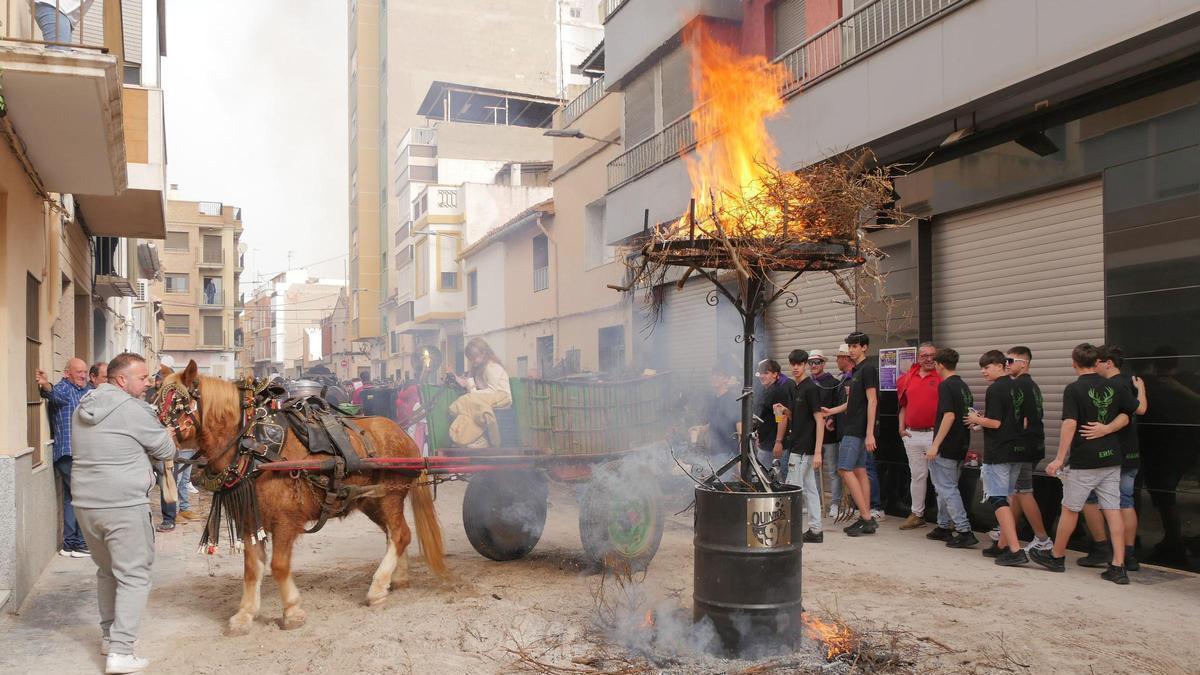 Los Quintos del 99 se han encargado este año de organizar la programación de actos, entre los que el pasacalle del próximo lunes cobra una relevancia incuestionable, por tradición y participación.