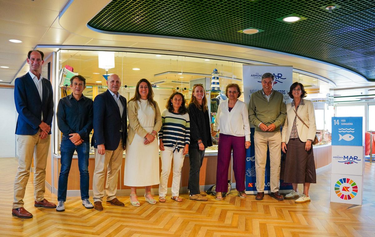 Fred. Olsen Express organiza una jornada sobre la protección de cetáceos