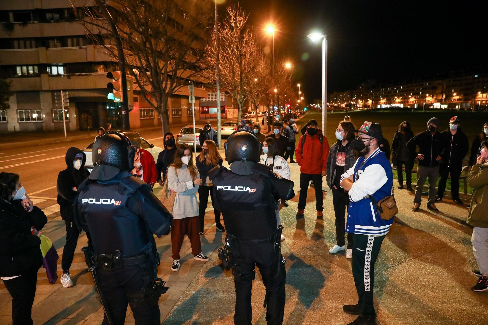 Tensa manifestación a favor de Pablo Hasél en Gijón