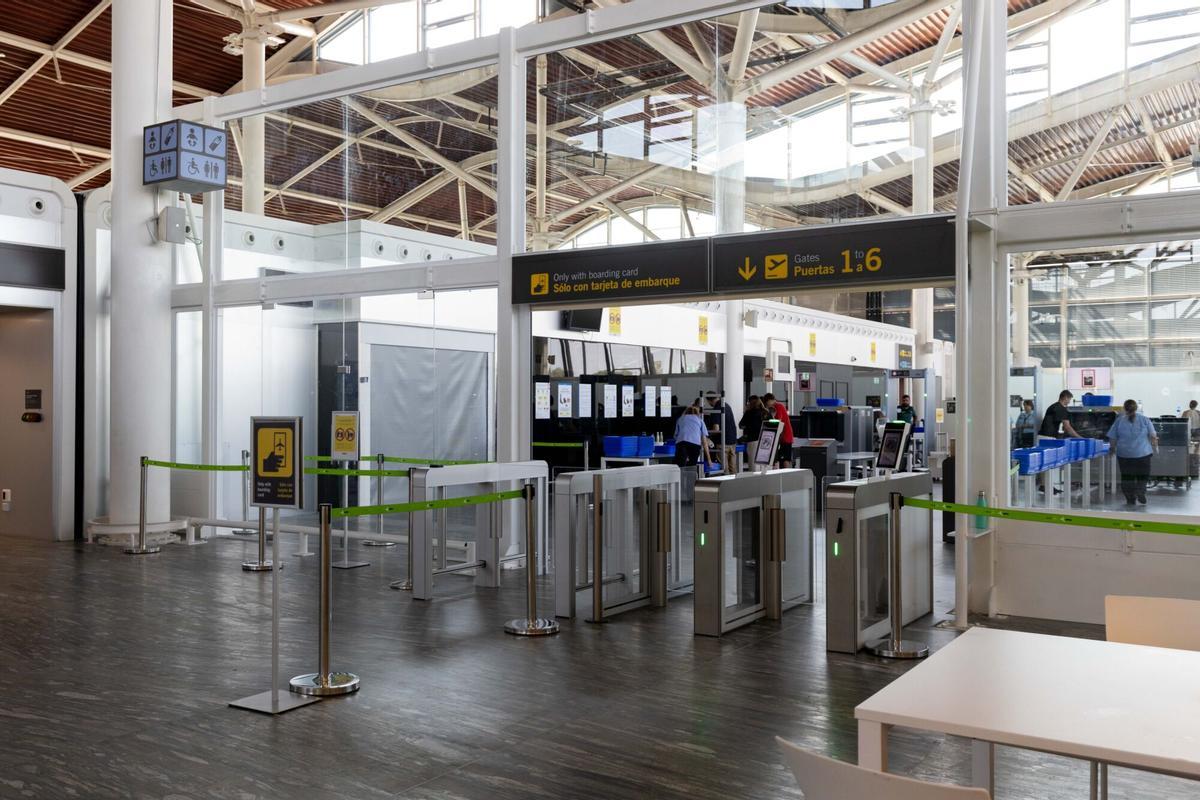 Así cambia el Aeropuerto de Zaragoza: más líneas de seguridad, una nueva cafetería y mejoras en el control de pasaportes