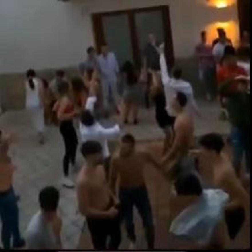 Fotograma de un vídeo de la fiesta organizada por el joven en su chalet de Novelda el pasado mes de junio